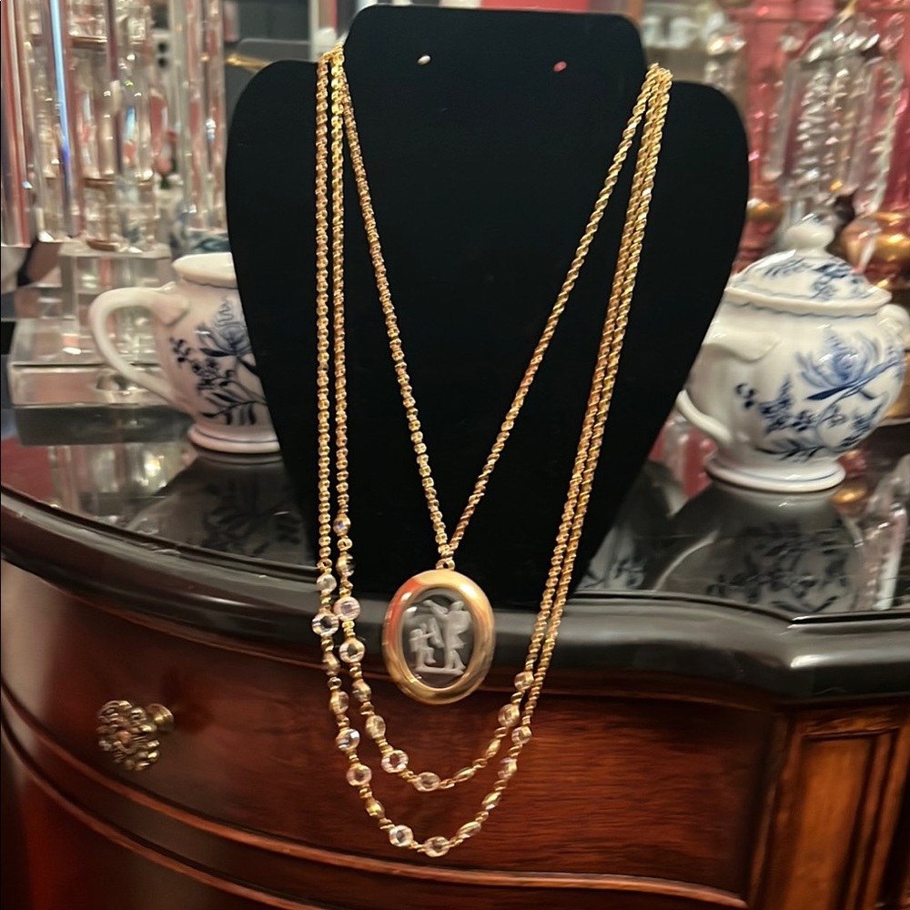 Gold Layered Pendant Necklace Set